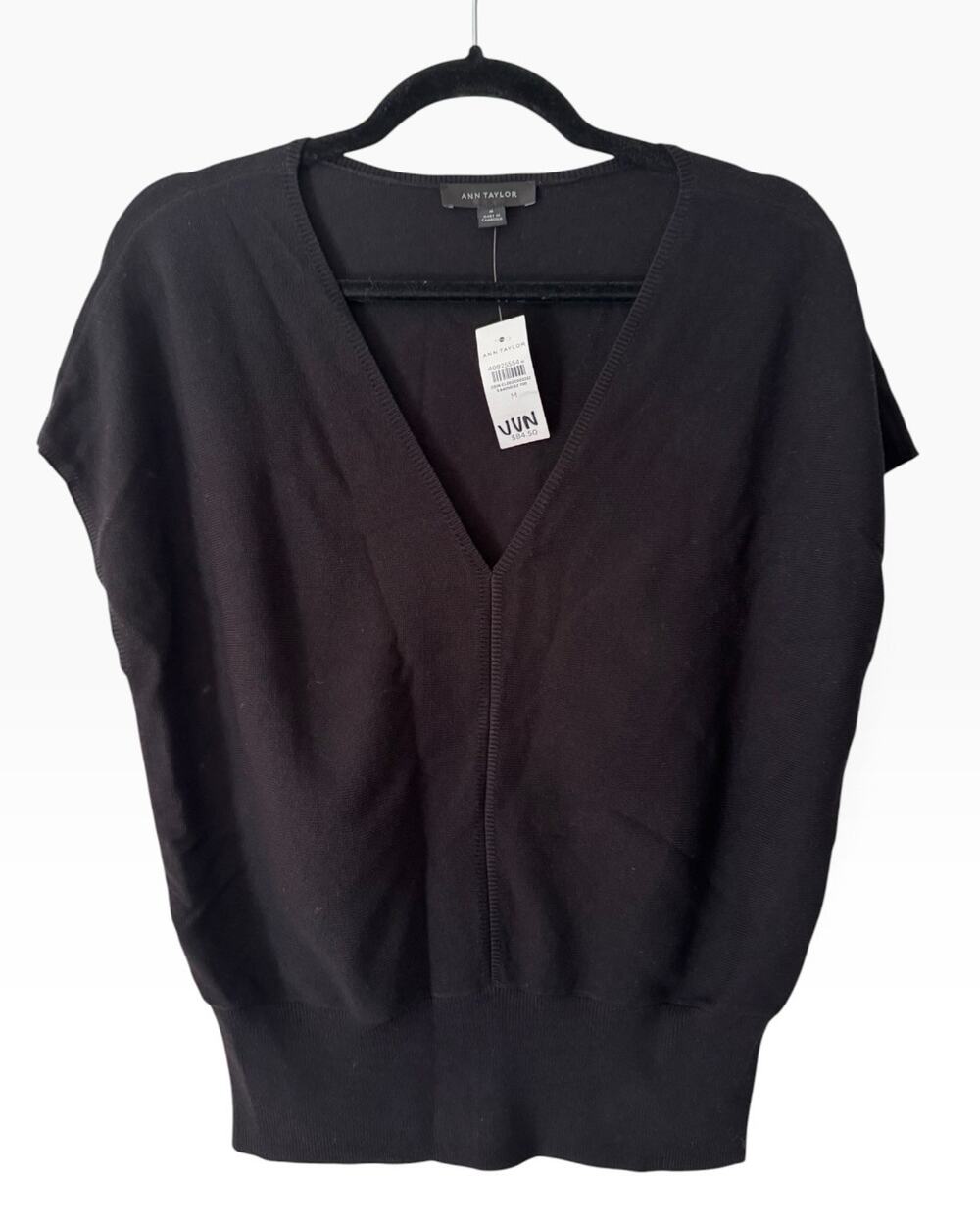 NWT Ann Taylor Black V Neck Cap Sleeve Knit Blouse Size Medium